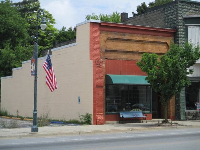 425 E Main Street, Edmore, MI 48829