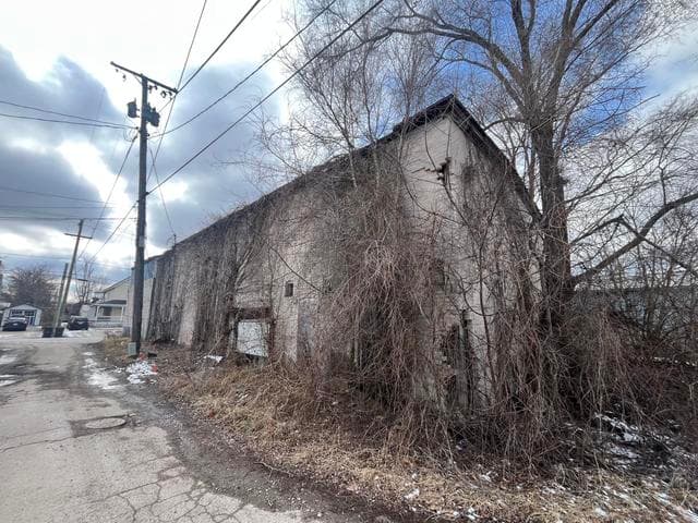 4 W Linden Street, Three Oaks, MI 49128