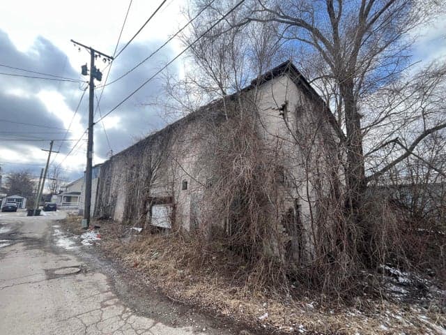4 W Linden Street, Three Oaks, MI 49128