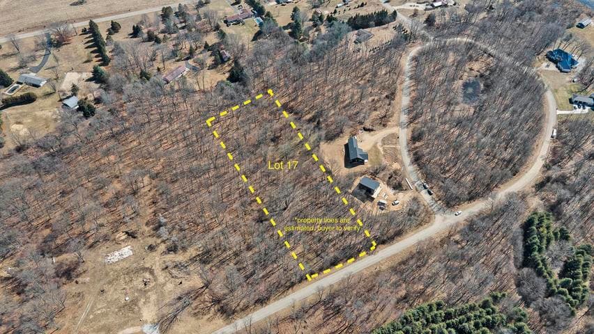 17 Highfield Road, Three Rivers, MI 49093