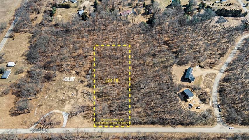 18 Highfield Road, Three Rivers, MI 49093
