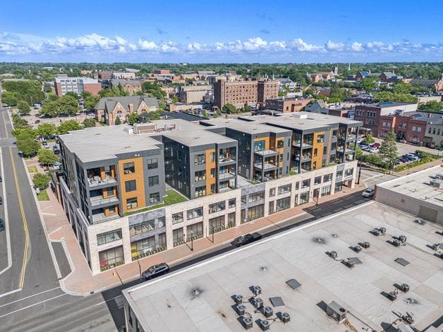 159 S River Avenue 503, Holland, MI 49423