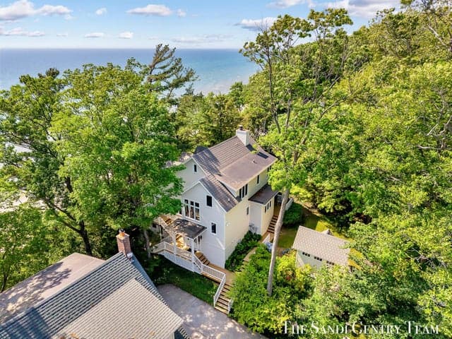 18215 Spindle Drive, Grand Haven, MI 49417