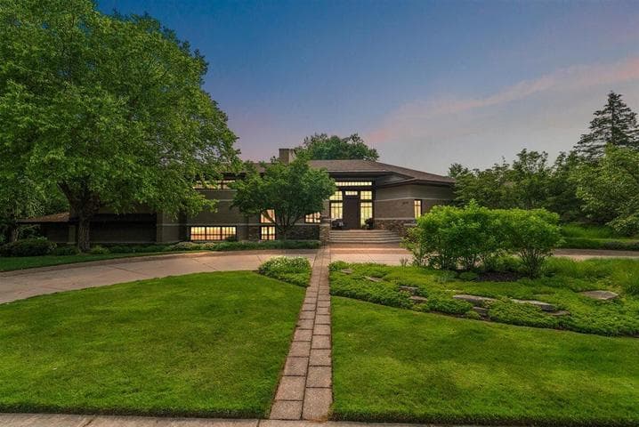 1878 Watermark Drive SE, Grand Rapids, MI 49546