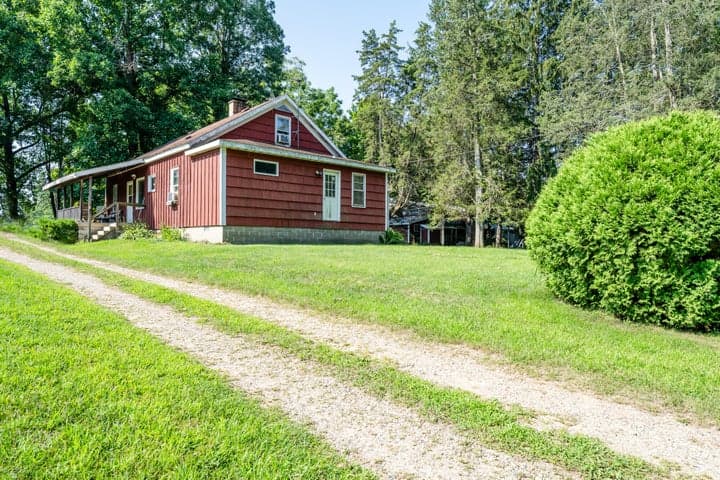 7462 W Martin Road, Three Oaks, MI 49128