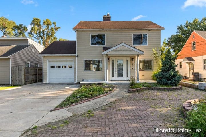 104 Colrain Street SE, Grand Rapids, MI 49548