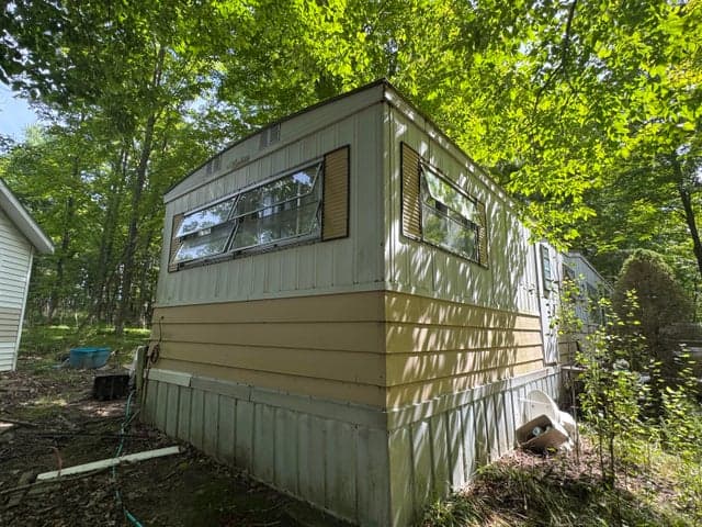 152 Forest Trail, Leroy, MI 49655