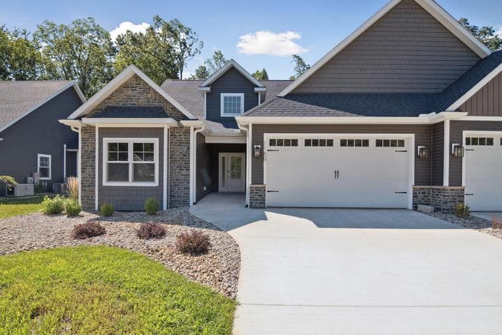 1160 Lochaven Circle, Hillsdale, MI 49242