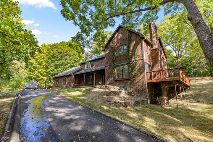 27155 Drake Road, Farmington Hills, MI 48331