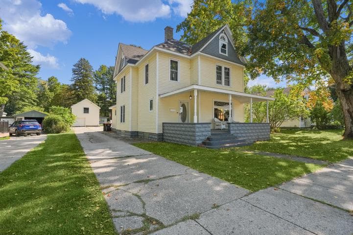 126 N Monroe Street, Rockford, MI 49341
