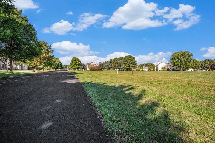908 Maple Meadows Avenue, Vicksburg, MI 49097