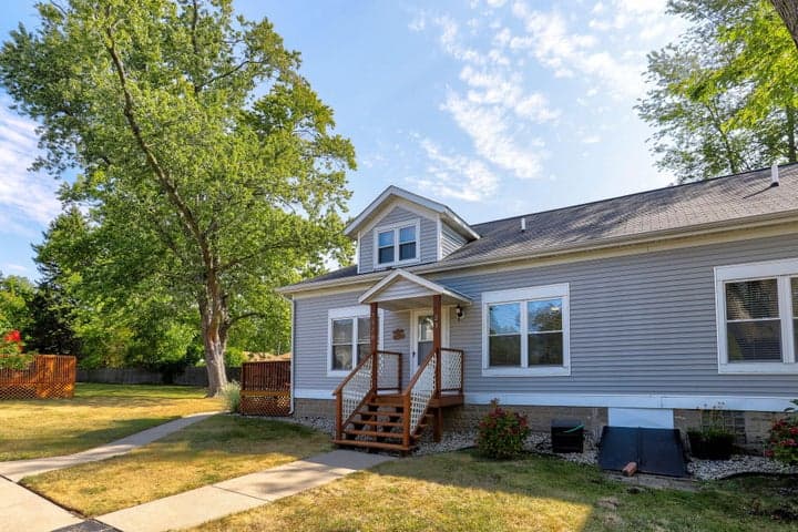 07370 N North Shore Drive 23, South Haven, MI 49090