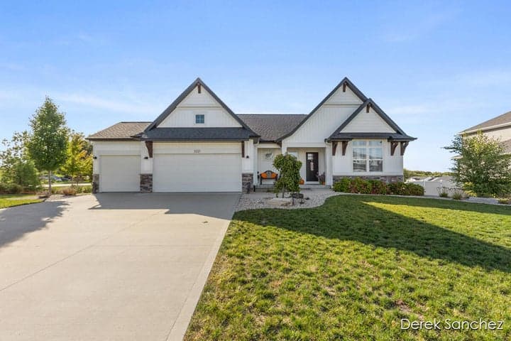 3221 Rocaway Drive, Hudsonville, MI 49426