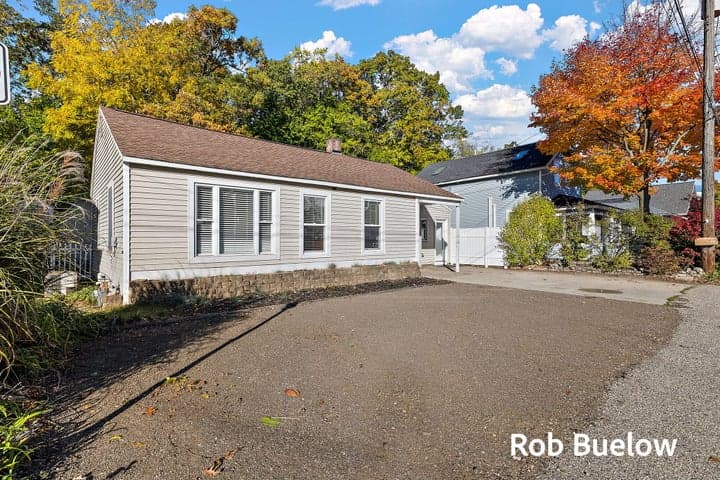 17321 Coles Park Road, Spring Lake, MI 49456