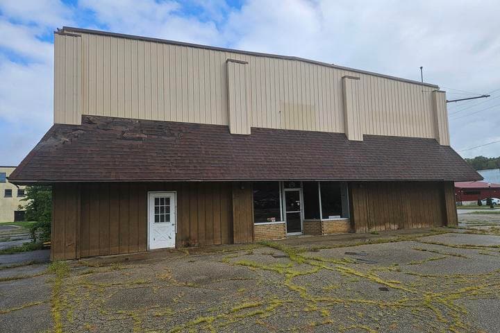 420 S Steele Street Upper, Ionia, MI 48846