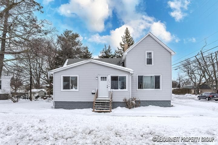 710 Verhoeks Street, Grand Haven, MI 49417