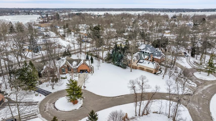 4275 Forest Valley Court Court, Waterford, MI 48328