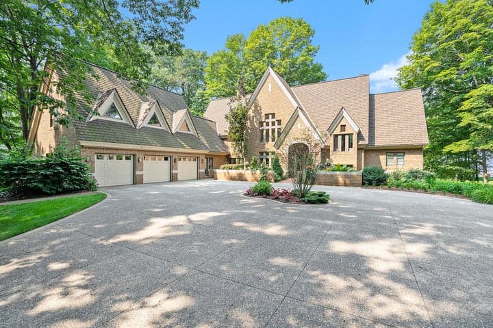 5285 N Lakeshore Drive, Holland, MI 49424