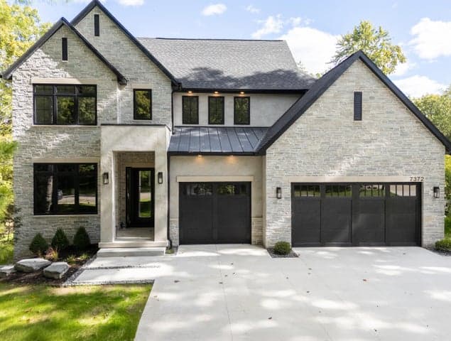 3750 Charlevoix Drive SE, Grand Rapids, MI 49546