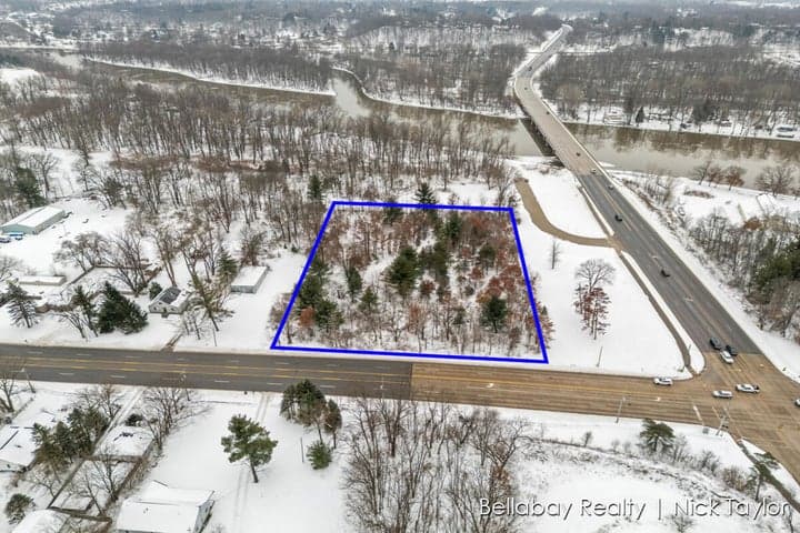 6130 W River Drive NE, Belmont, MI 49306