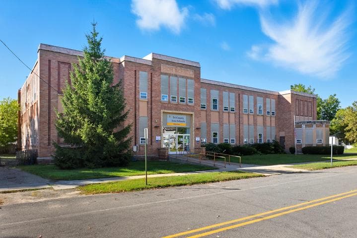 412 E Edgerton Street, Howard City, MI 49329