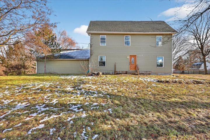 2328 Dean Lake Avenue NE, Grand Rapids, MI 49505