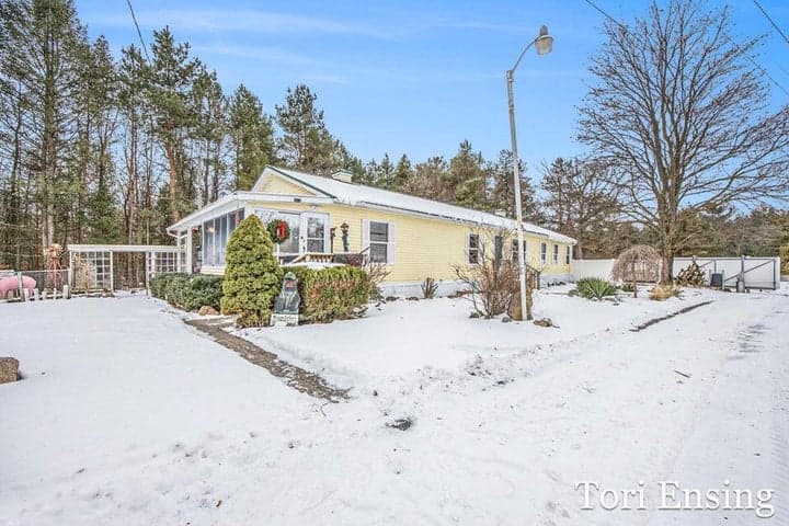 25/29 S Greenville Road, Greenville, MI 48838