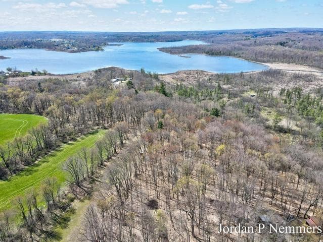 12375 Overlook Drive NE, Greenville, MI 48838