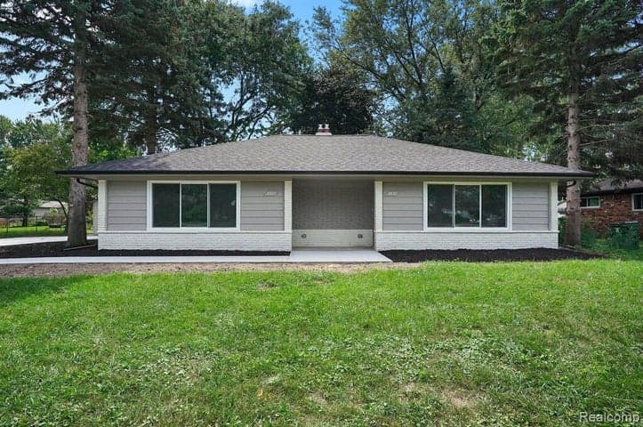 8820 Russell Street, Shelby Twp, MI 48317