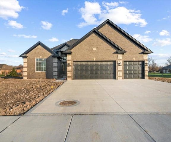 8525 Cobblestone Drive, Newport, MI 48166