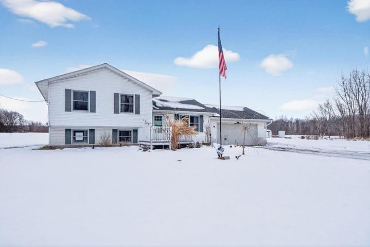 1150 Losey Road, Rives Junction, MI 49277
