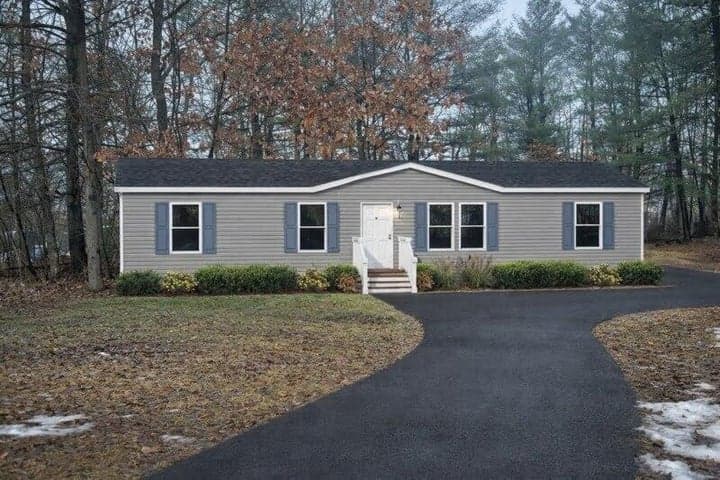 8650 Paw Paw Trail, Howard City, MI 49329