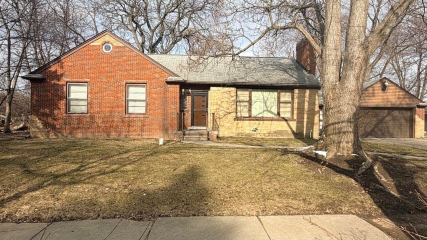 18759 Huntington Avenue, Harper Woods, MI 48225