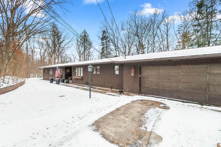 3671 Wildwood Court, Hillsdale, MI 49242