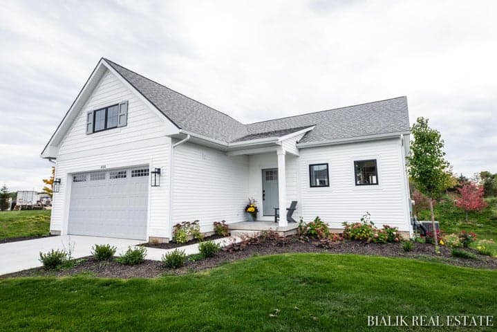 594 Sun Vale Lane, Grandville, MI 49418