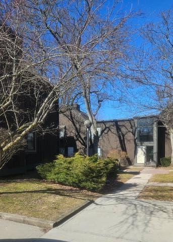 160 Carberry Hill Court, Kalamazoo, MI 49006