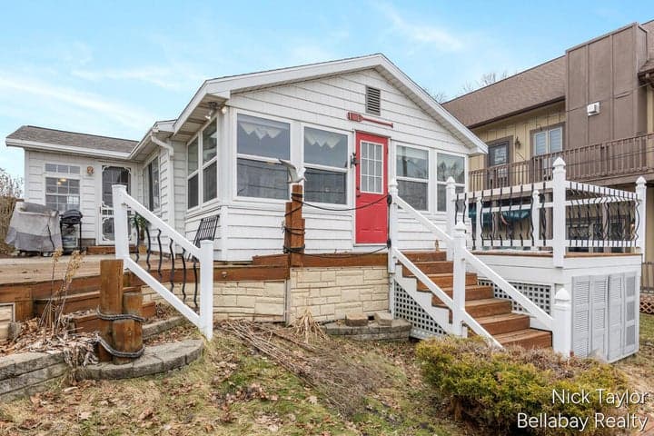 8198 Morrison Lake Gardens, Saranac, MI 48881