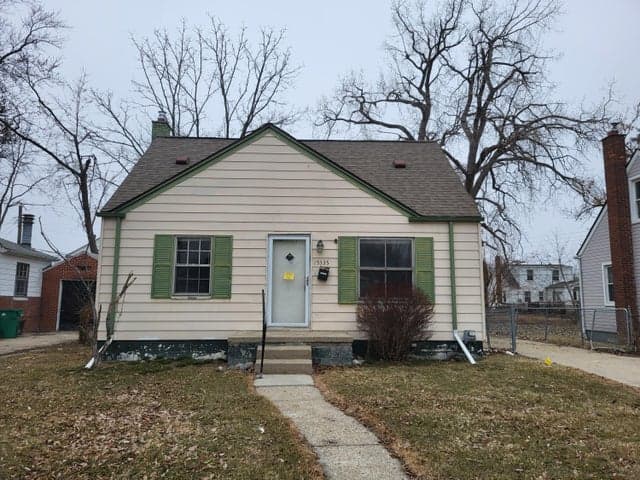 15335 Semrau Avenue, Eastpointe, MI 48021
