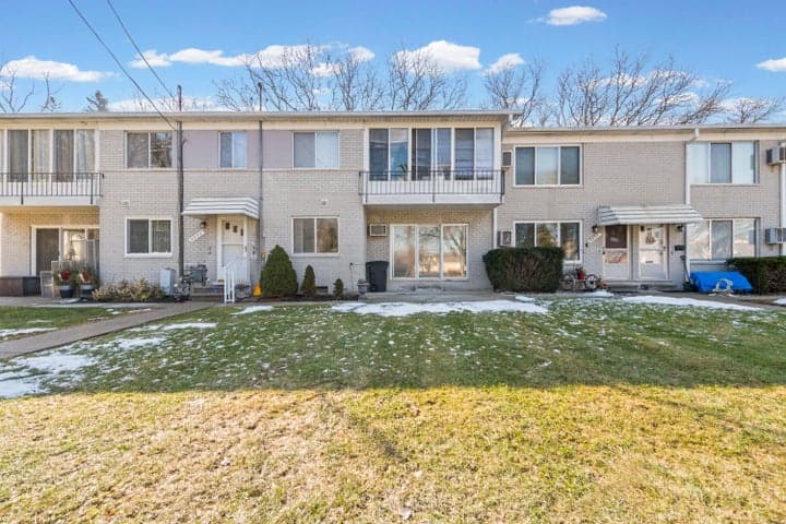5955 Alan Drive 61, Brighton, MI 48116