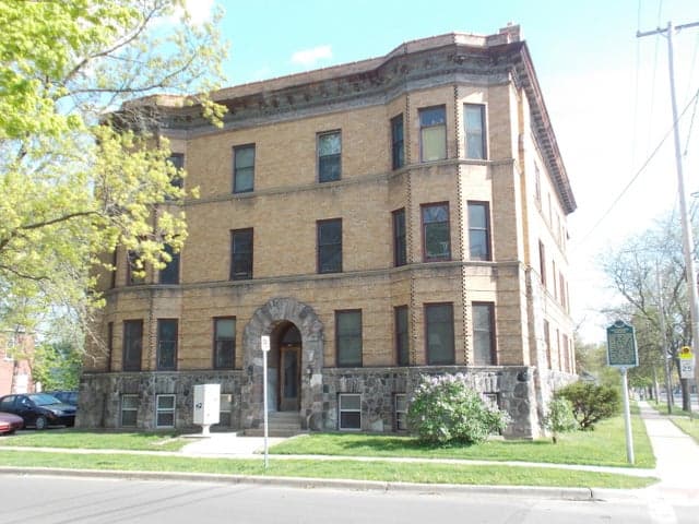 447 W Walnut Street, Kalamazoo, MI 49007