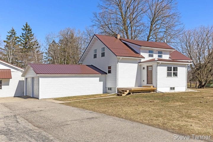 5423 E Howard City-Edmore, Cedar Lake, MI 48829