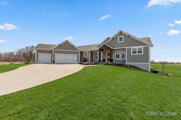 3822 Cherry Blossom Drive NE, Ada, MI 49301