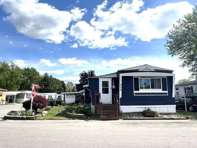 333 E Lakewood Boulevard 209, Holland, MI 49424