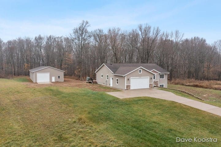 3905 Sunset View, Wayland, MI 49348