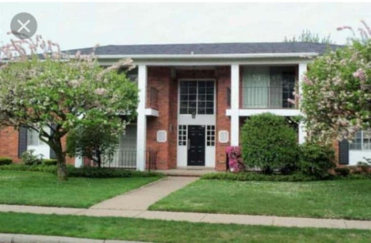 22039 E 11 Mile Road 20, Saint Clair Shores, MI 48081