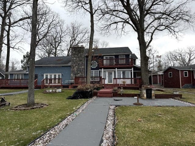2454 Oakwood Drive, Hillsdale, MI 49242