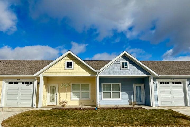 874 3rd Avenue 13, Lake Odessa, MI 48849