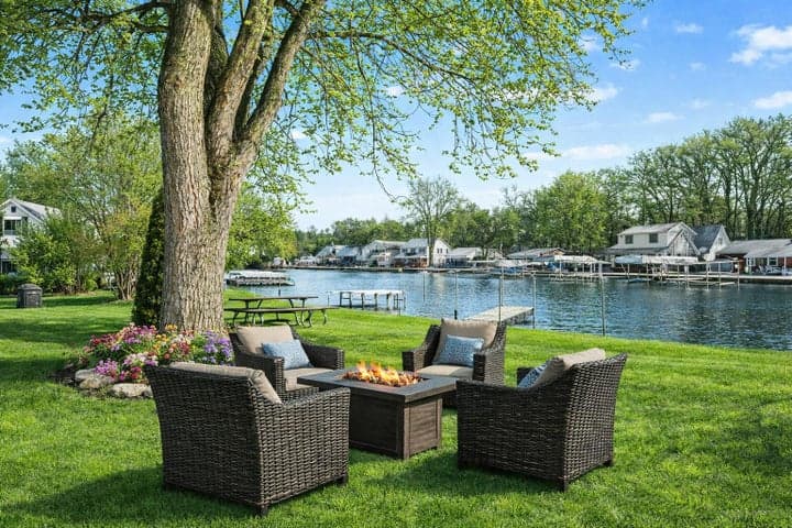 11637 Algonquin Drive, Pinckney, MI 48169