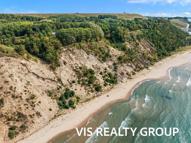 2989 S Lakeshore Drive, Ludington, MI 49431