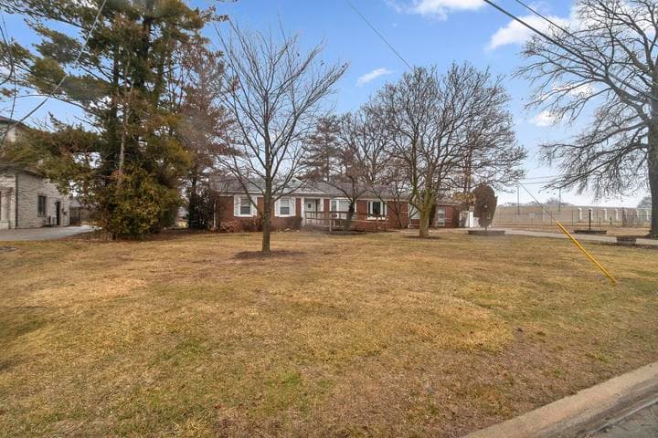 26204 Doxtator Street, Dearborn Heights, MI 48127